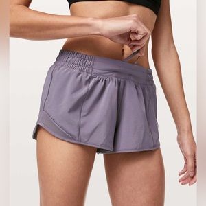 Lululemon Hotty Hot Low-Rise Lined Short 2.5" - Graphite Purple